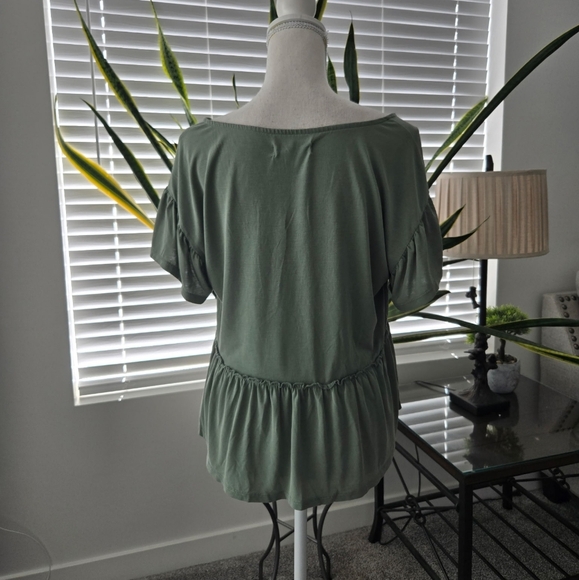 Lucky Brand Flowy Peplum Top. Size Small. Good preowned condition. - Picture 3 of 7